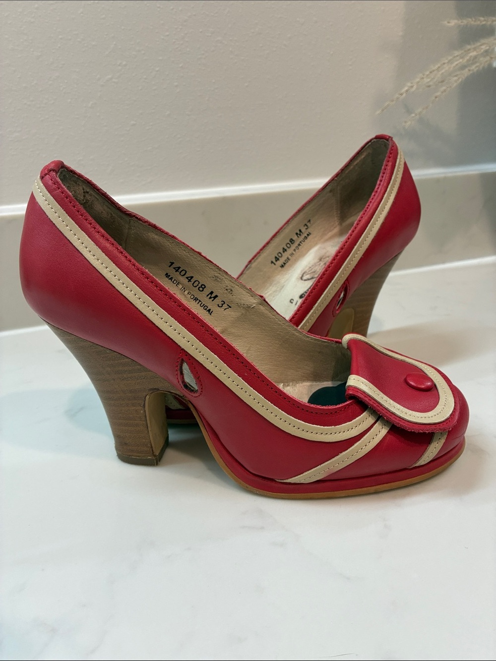 Fly pin-up Women's Red/Cream Leather Heels with Decorative Trim and wooden heel